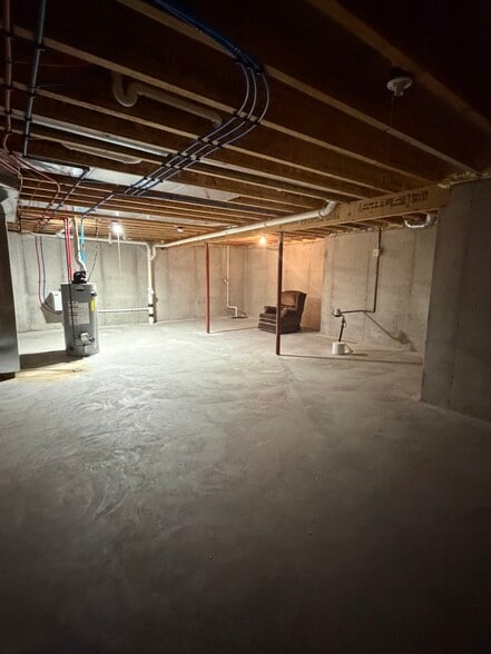 Building Photo - 2701 E Glenhurst Ln