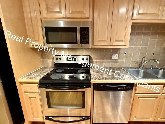 Building Photo - 1 Bedroom in Westport