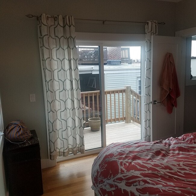 Building Photo - 230 Bowen St