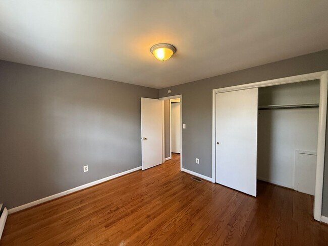 Building Photo - 6008 1/2 BURGESS AVE