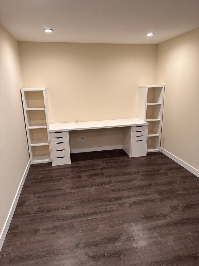 Building Photo - 2405 SW 106th St