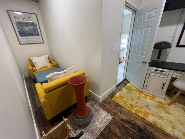 Building Photo - Fully Furnished Single Family House for Re...