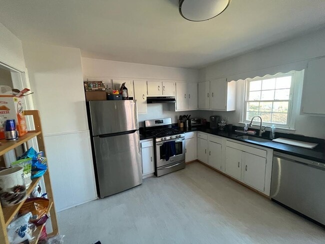 Building Photo - 123 Folino Dr