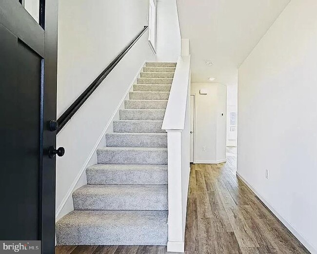 Building Photo - 20 Shillington Ln