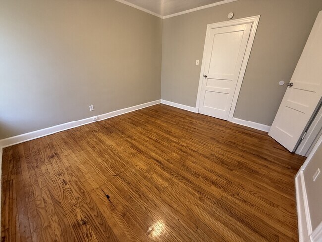 Building Photo - 1621 Glenview Ave