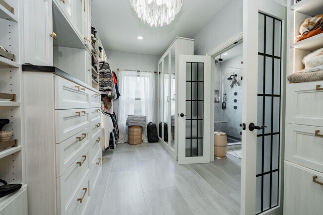 Building Photo - 5517 Longview St