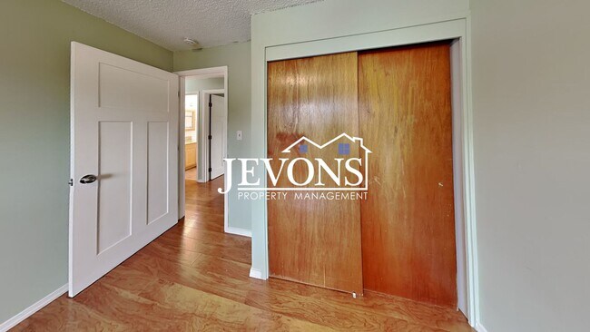 Building Photo - $1,000 Rent Credit if move-in occurs befor...