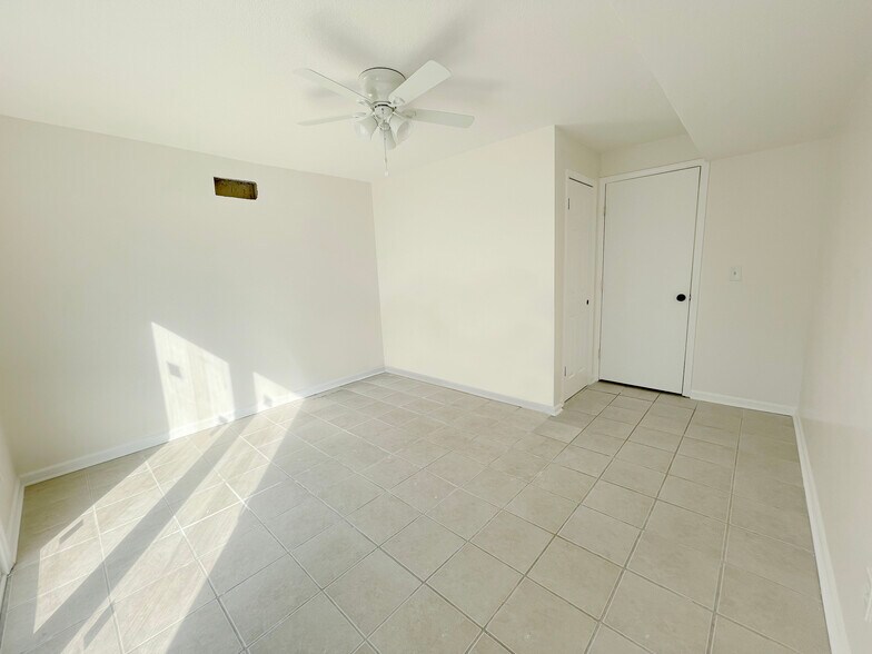 Building Photo - 7104 Orchard Ct