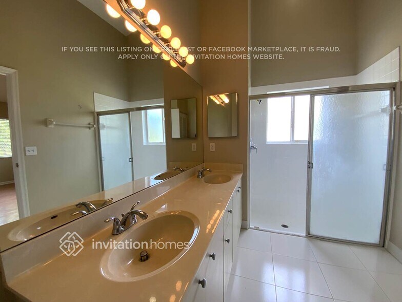 Building Photo - 5233 Rosen Blvd