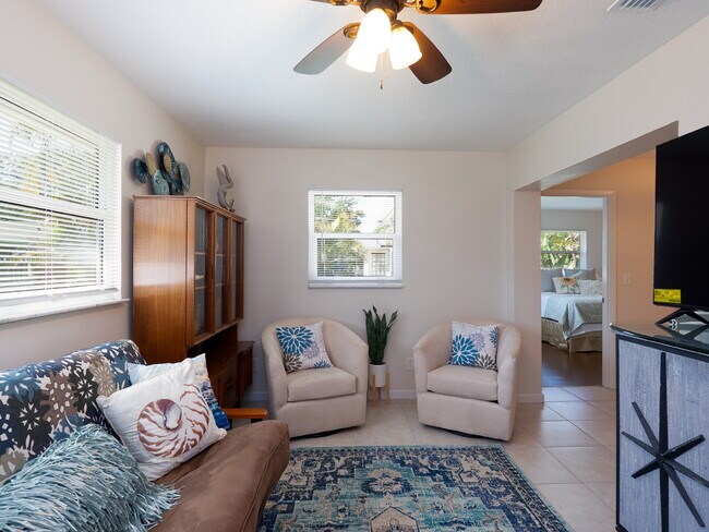 Building Photo - Luxury Seasonal Furnished Rental "Charming...