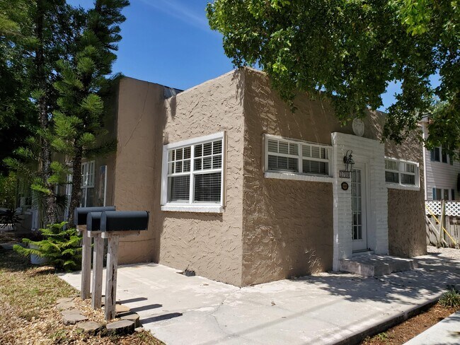 Building Photo - 301 Central Dr