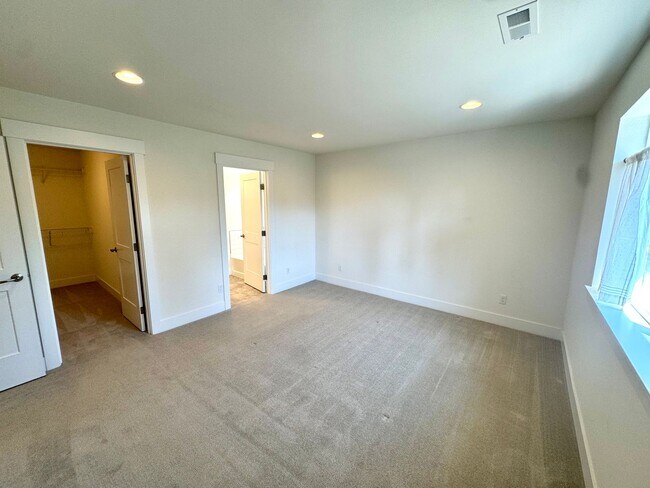 Building Photo - Private Palmer Lake Home w/ 3 Bedrooms, Of...