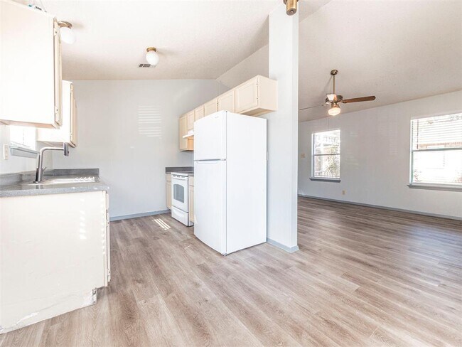 Building Photo - 9624 Sugar Hill Dr