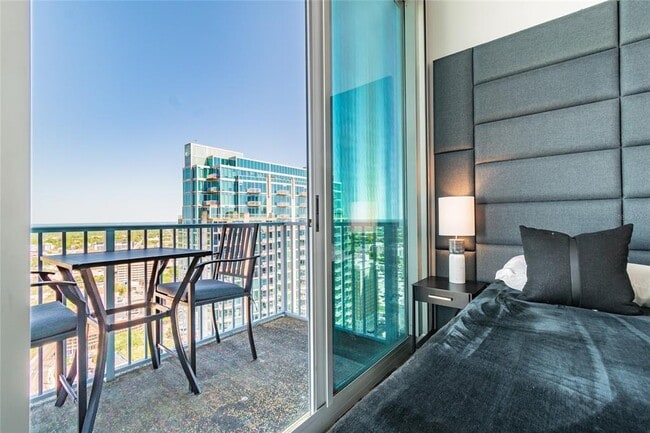 Building Photo - 777 N Ashley Dr