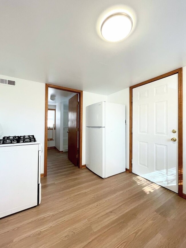 Building Photo - Two Bedroom Home with Detached Garage