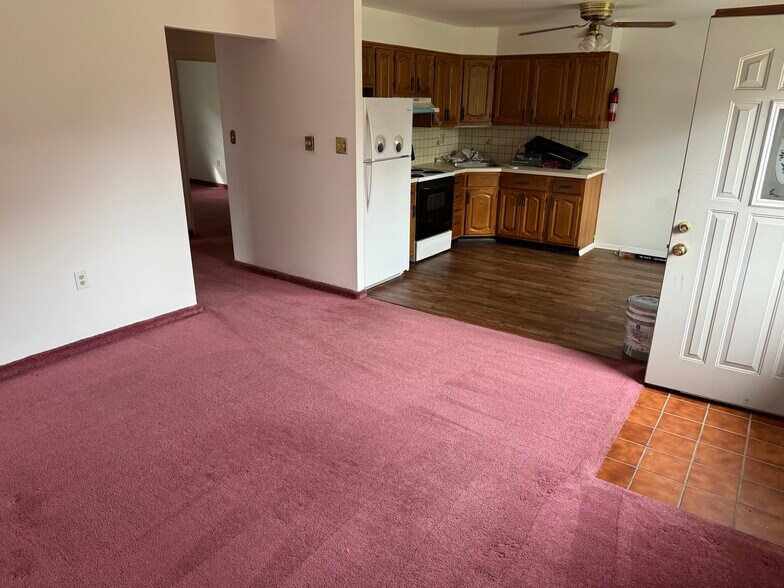 Building Photo - 251 Davis Ave