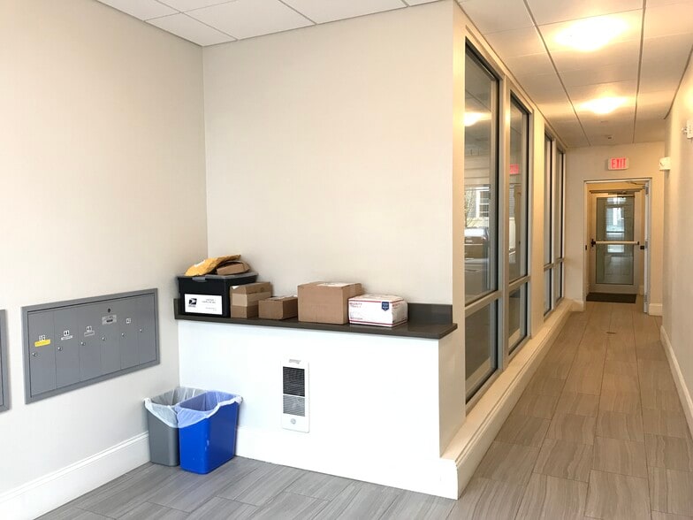 Building Photo - 168 Hampshire St