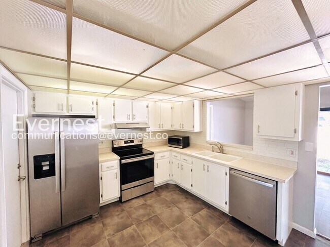 Building Photo - 7516 S Sanibel Cir