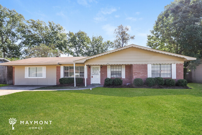 Primary Photo - Charming Brick Home in Pearl