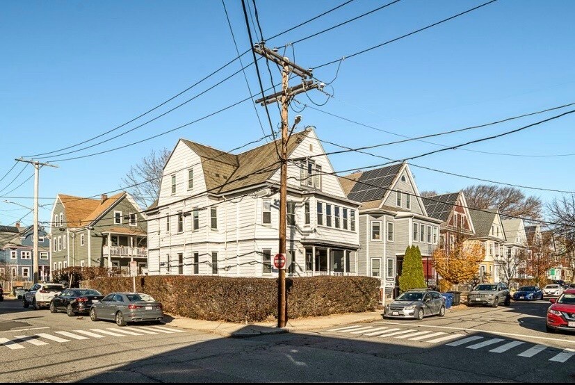 Building Photo - 54 Rogers Ave