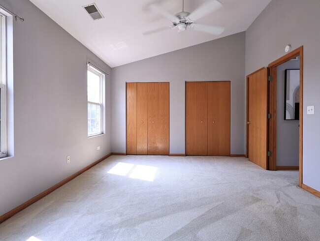 Building Photo - 2607 Oak Tree Ln