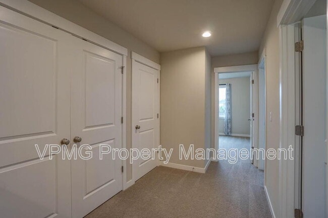 Building Photo - 8714 N 3rd Way