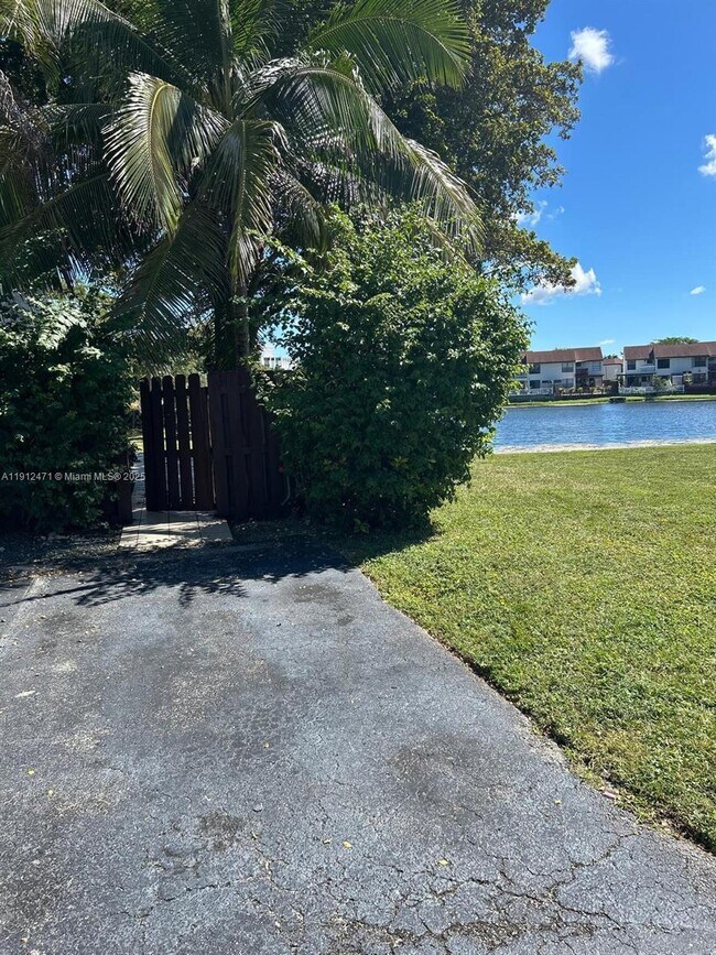 Building Photo - 563 NW 98th Ct