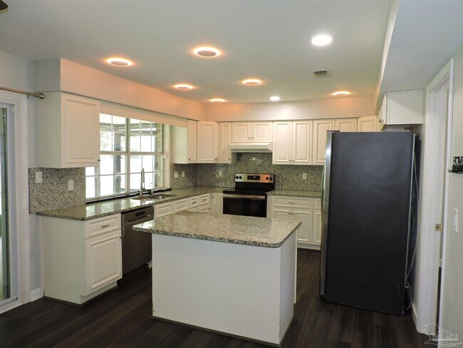 Building Photo - 7674 Old Hickory Dr