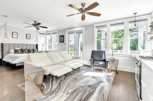 Building Photo - 4 Clipper St