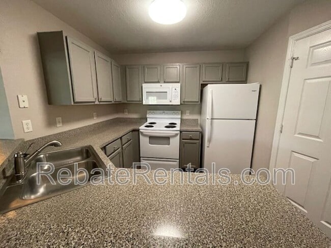 Building Photo - 7800 Point Meadows Dr