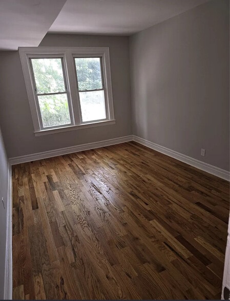 Building Photo - 412-414-414 Leslie St