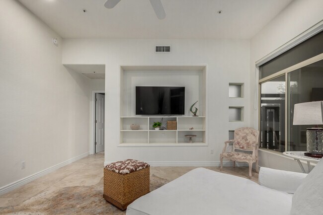 Building Photo - 6711 E Camelback Rd