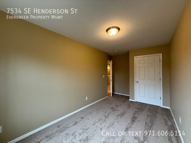 Building Photo - 7534 SE Henderson St