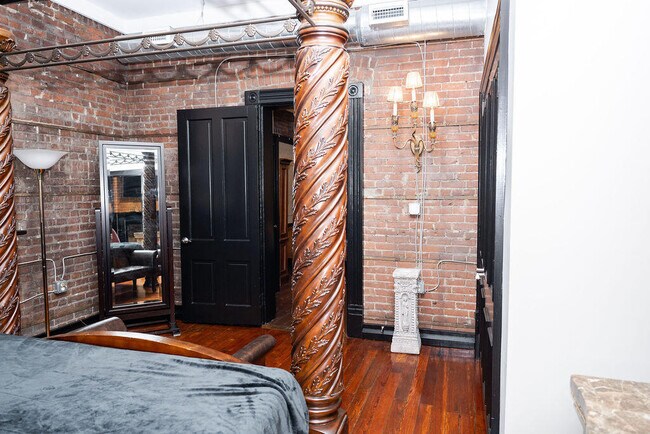 Building Photo - 275 S Limestone