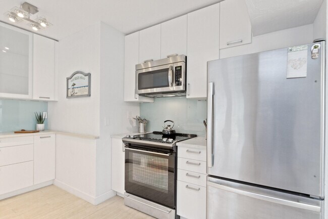Building Photo - 800 Briny Ave