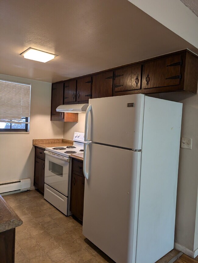 Building Photo - "Charming 2-Bed Condo in Lakewood with Spa...