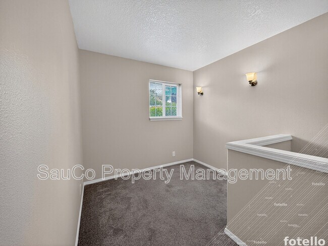 Building Photo - 661 NW Connell Ave