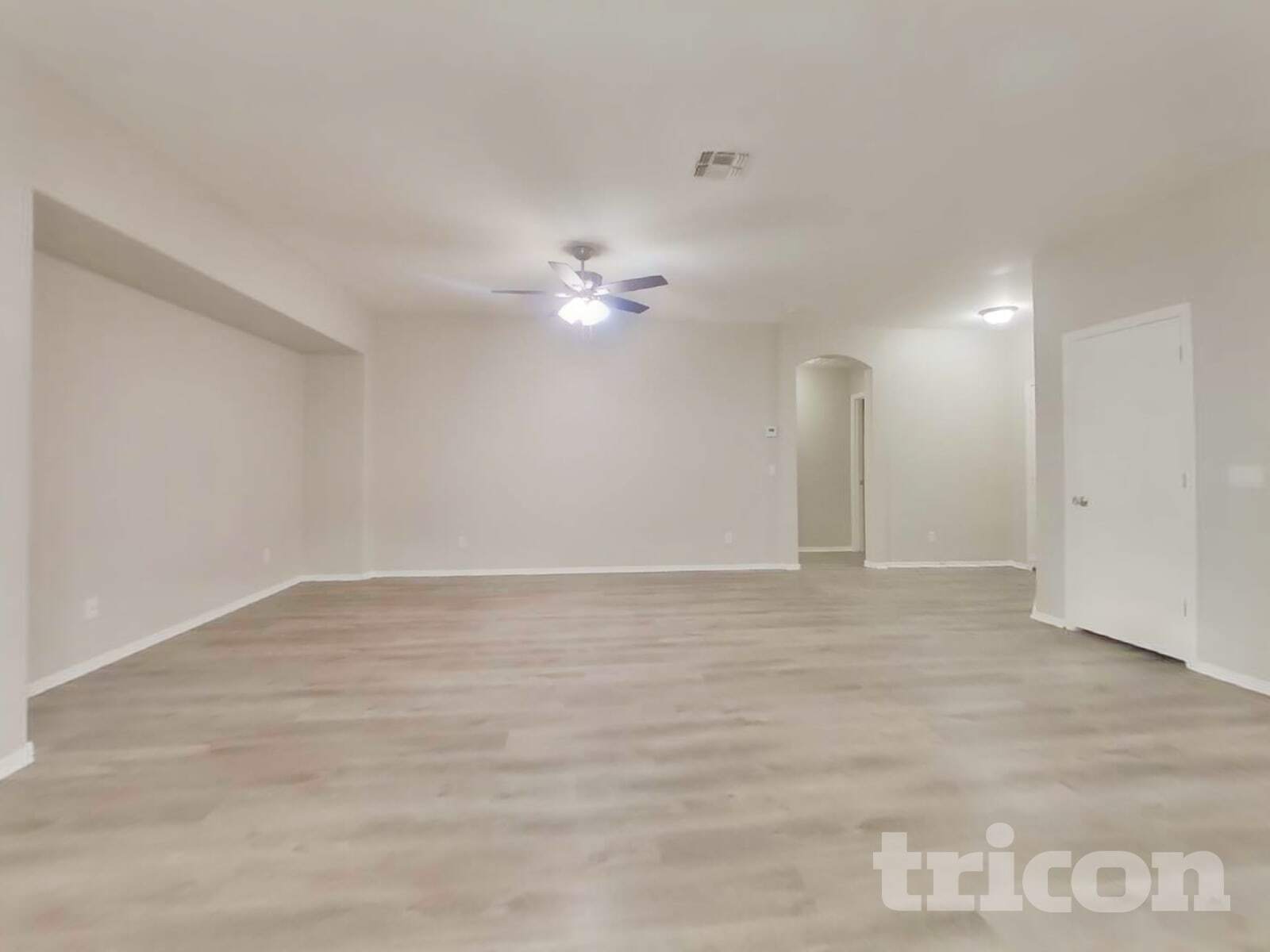 Building Photo - 13038 W Aster Dr