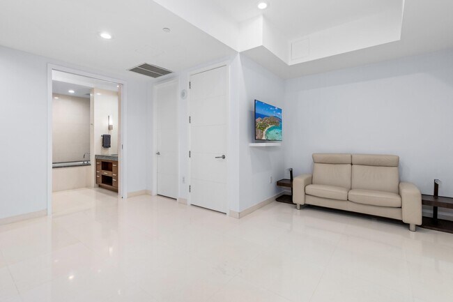 Building Photo - 1000 S Ocean Blvd