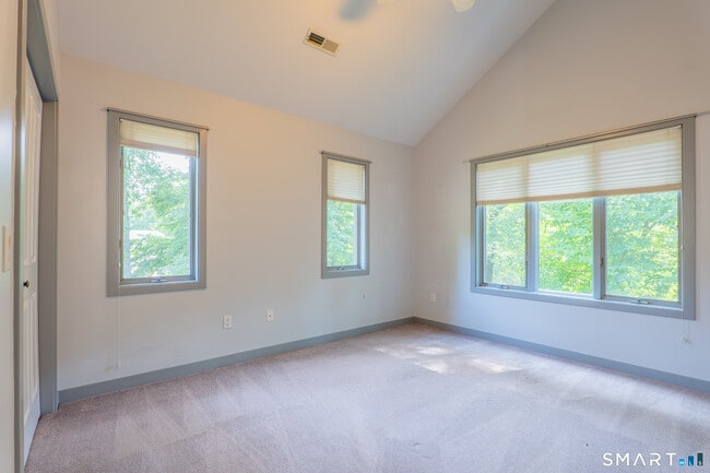Building Photo - 32 Horseshoe Ridge Rd