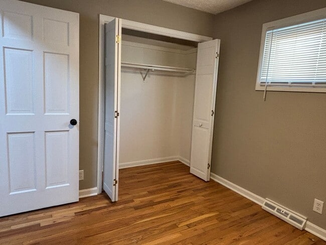 Building Photo - Charming 3 Bed 1 Bath with 1 Car Garage!