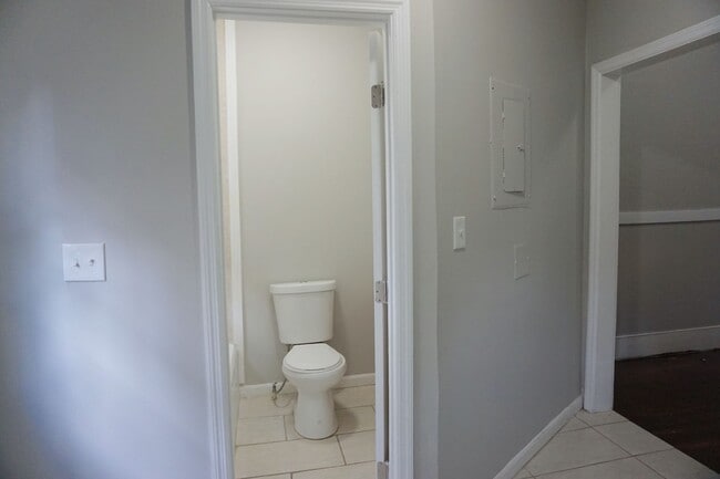 Building Photo - 3 BED | 2 BATH | PRIVATE PATIO | WALK TO FORSYTH