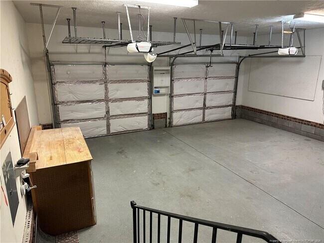 Building Photo - 2827 Beringer Dr