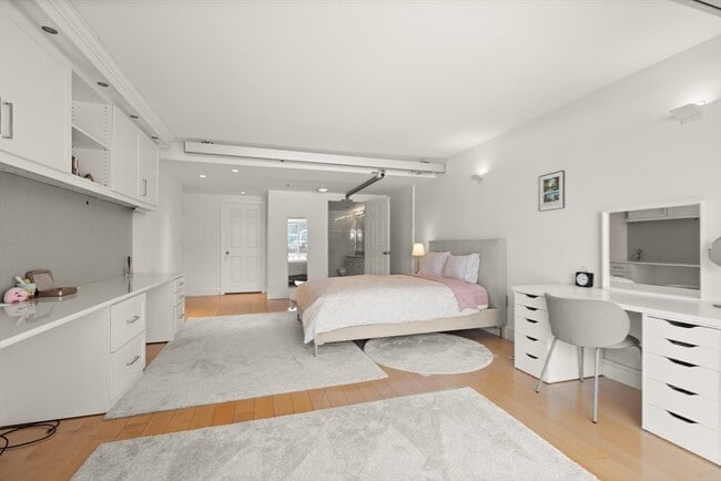 Building Photo - 75-83-83 Cambridge Pkwy