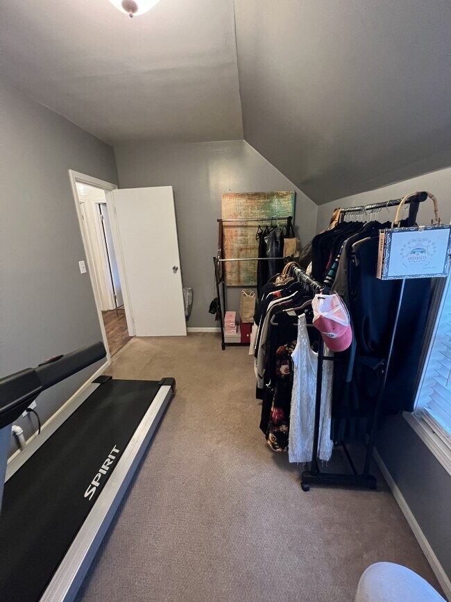 Second Bedroom W/ No Bed - 1807 W Eddy St