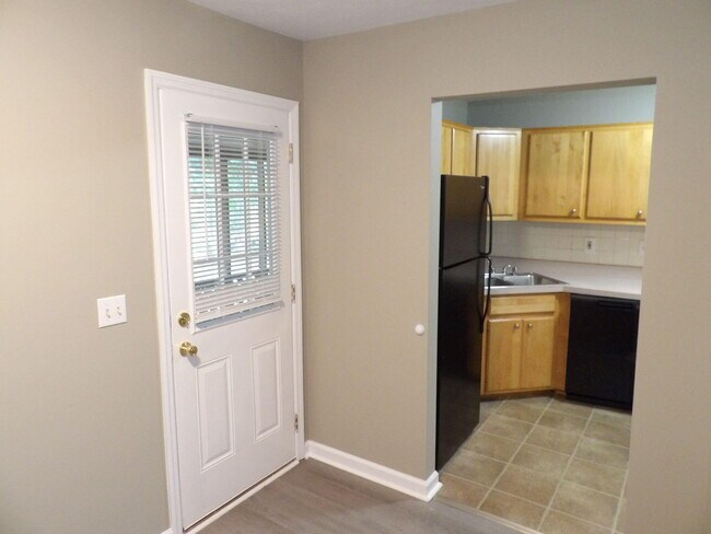 Building Photo - 244 Meadowview Dr