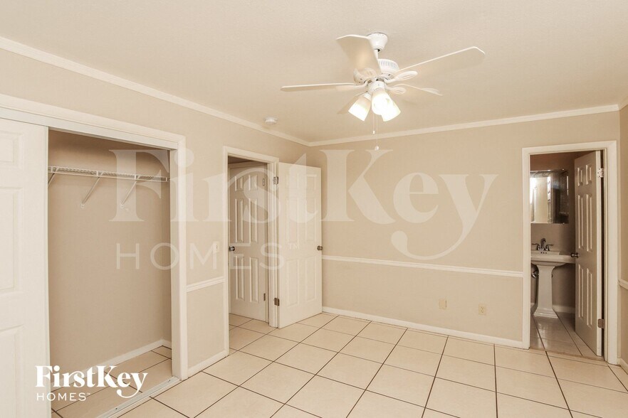 Building Photo - 988 Cardon Dr