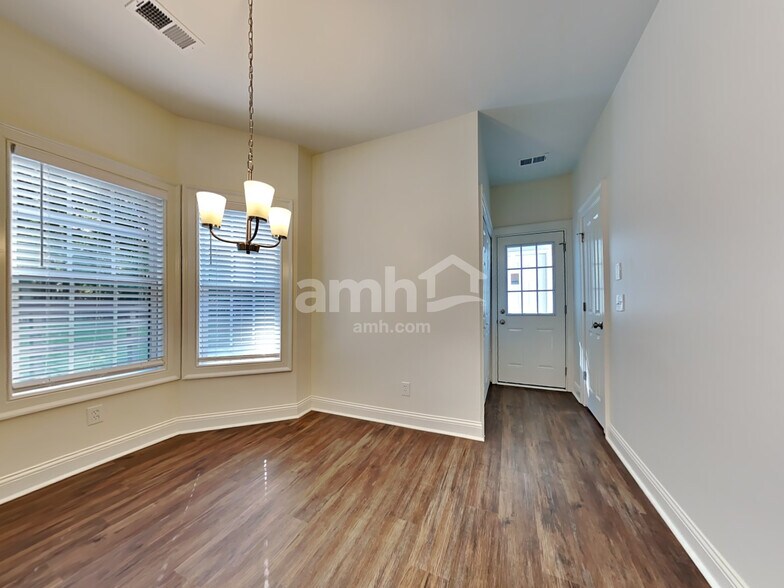 Building Photo - 155 Birchwood Pass