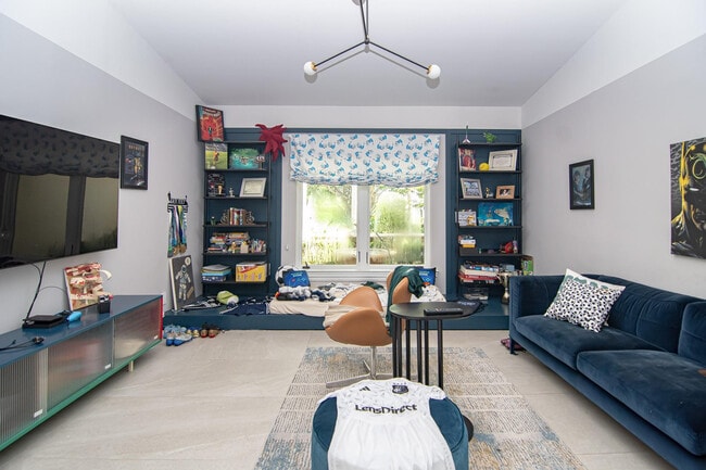 Building Photo - 8208 Twin Lake Dr