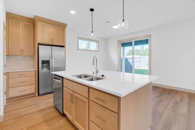 Building Photo - 2115 NW 17th Pl